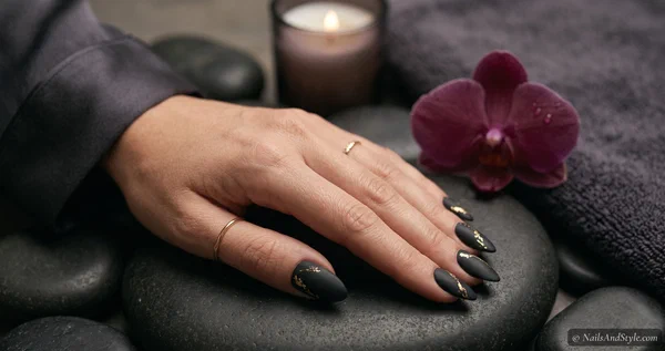 18 Almond Halloween Nails: Elegant & Gothic (2026)