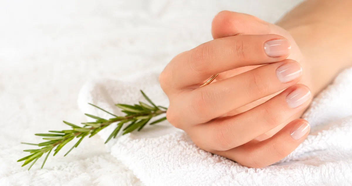 How to Make Your Nails Stronger at Home Naturally How to Make Your Nails Stronger at Home Naturally