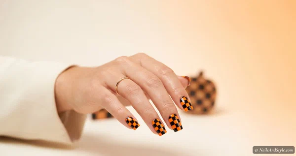 16 Square Halloween Nails: Graphic & Retro (2026)