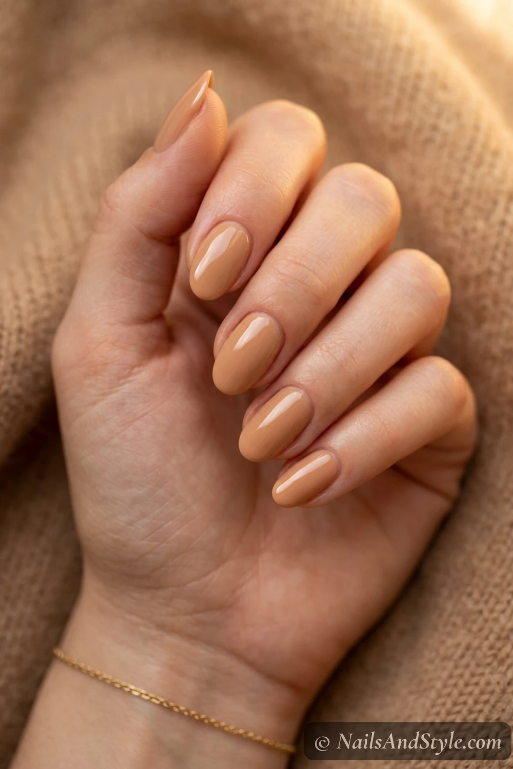 Caramel latte nude nails