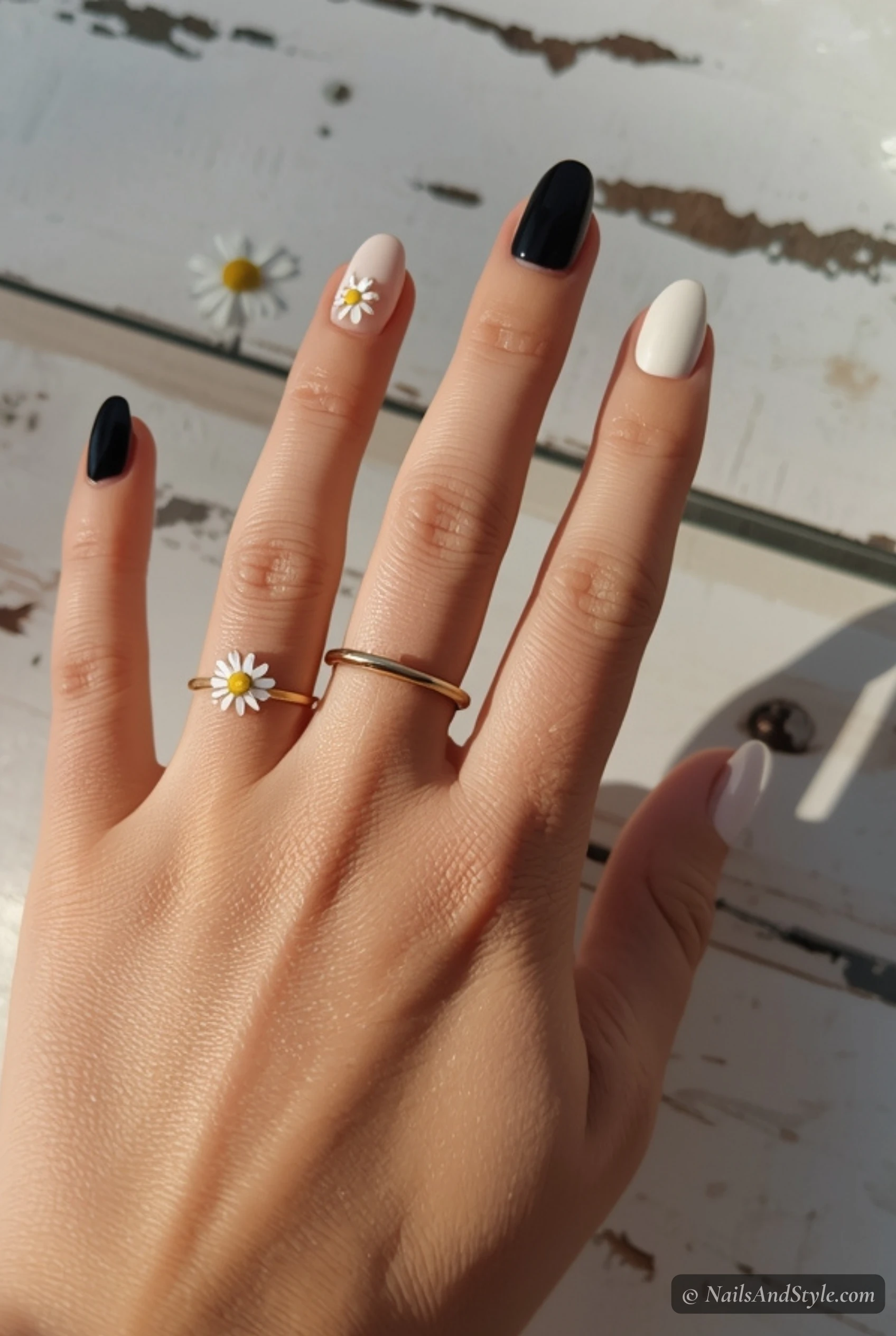 Black and white daisy mix nails