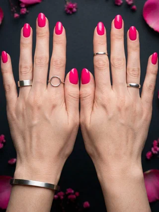 Warm Bold Nails for Happy Days