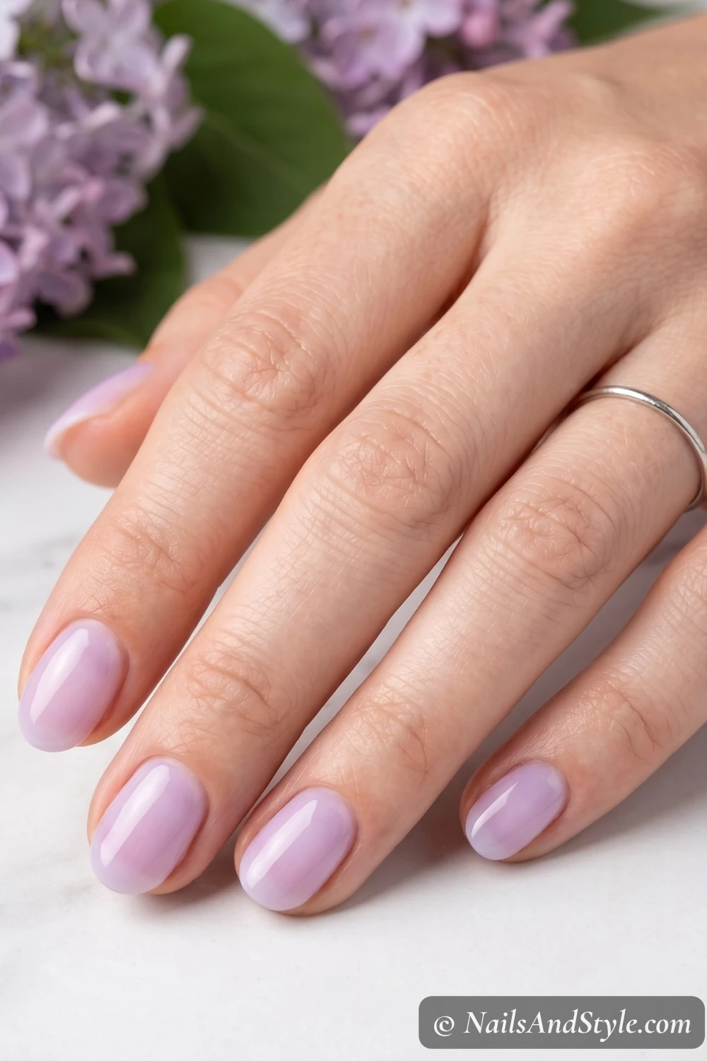 Milky lilac gloss nails