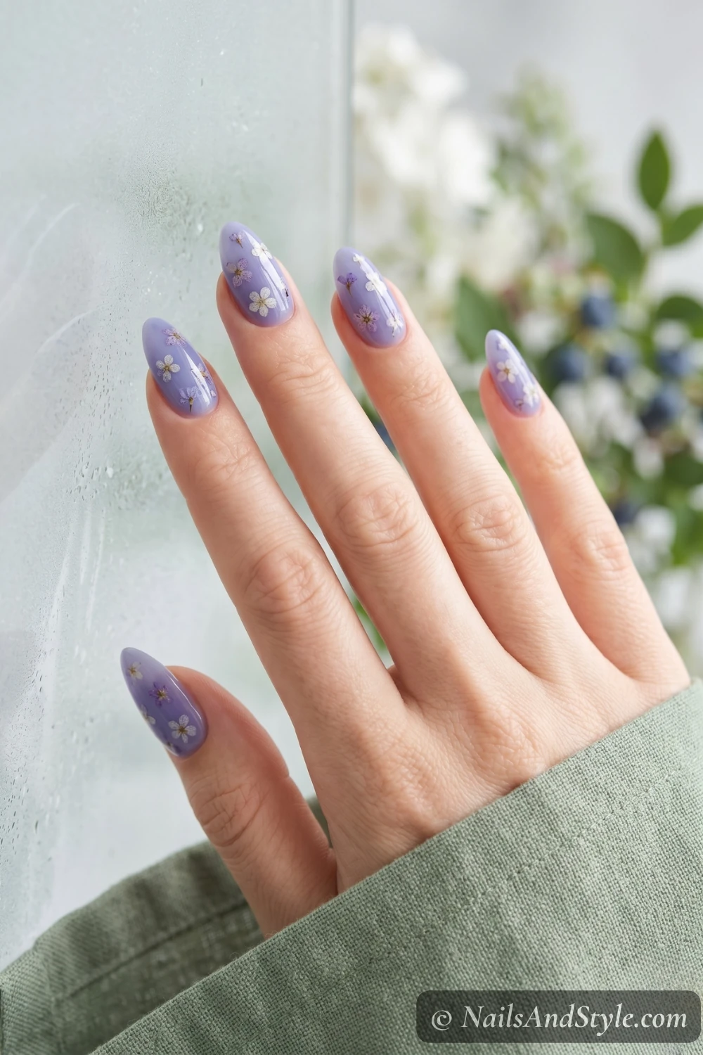 Milky blueberry nails with pressed flowers