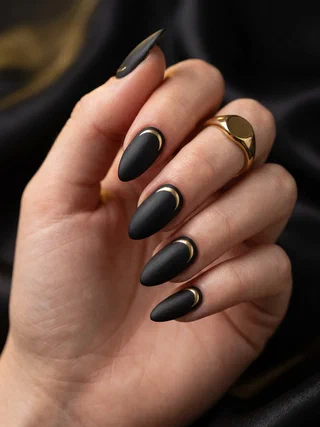 7 Elegant Gothic Halloween Nails to Try
