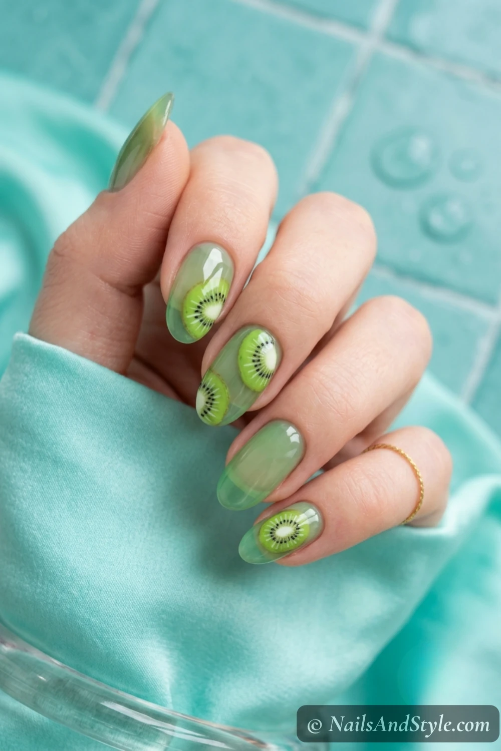 Translucent kiwi jelly nails