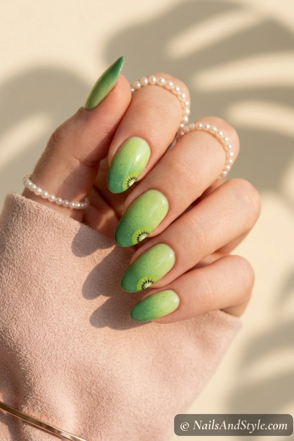 Kiwi ombre nails