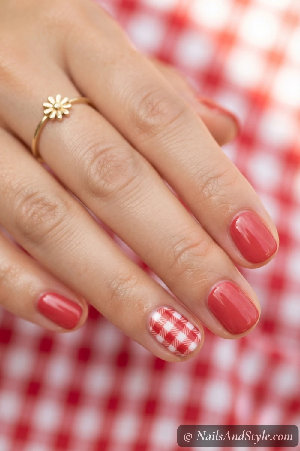 Gingham picnic accent nails