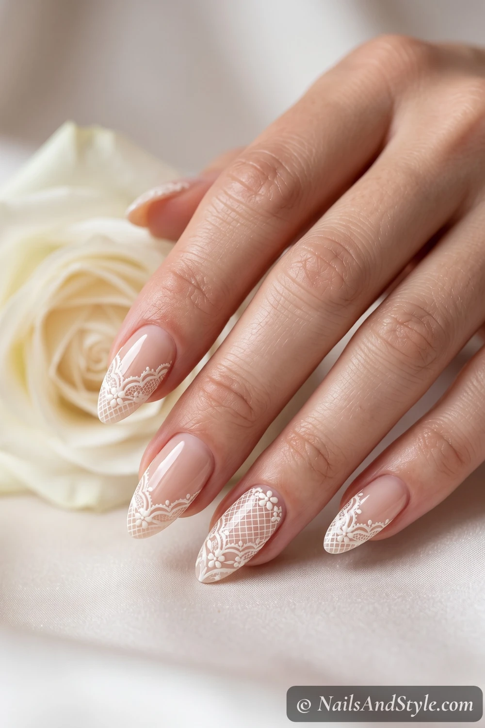 Bridal garter lace nails