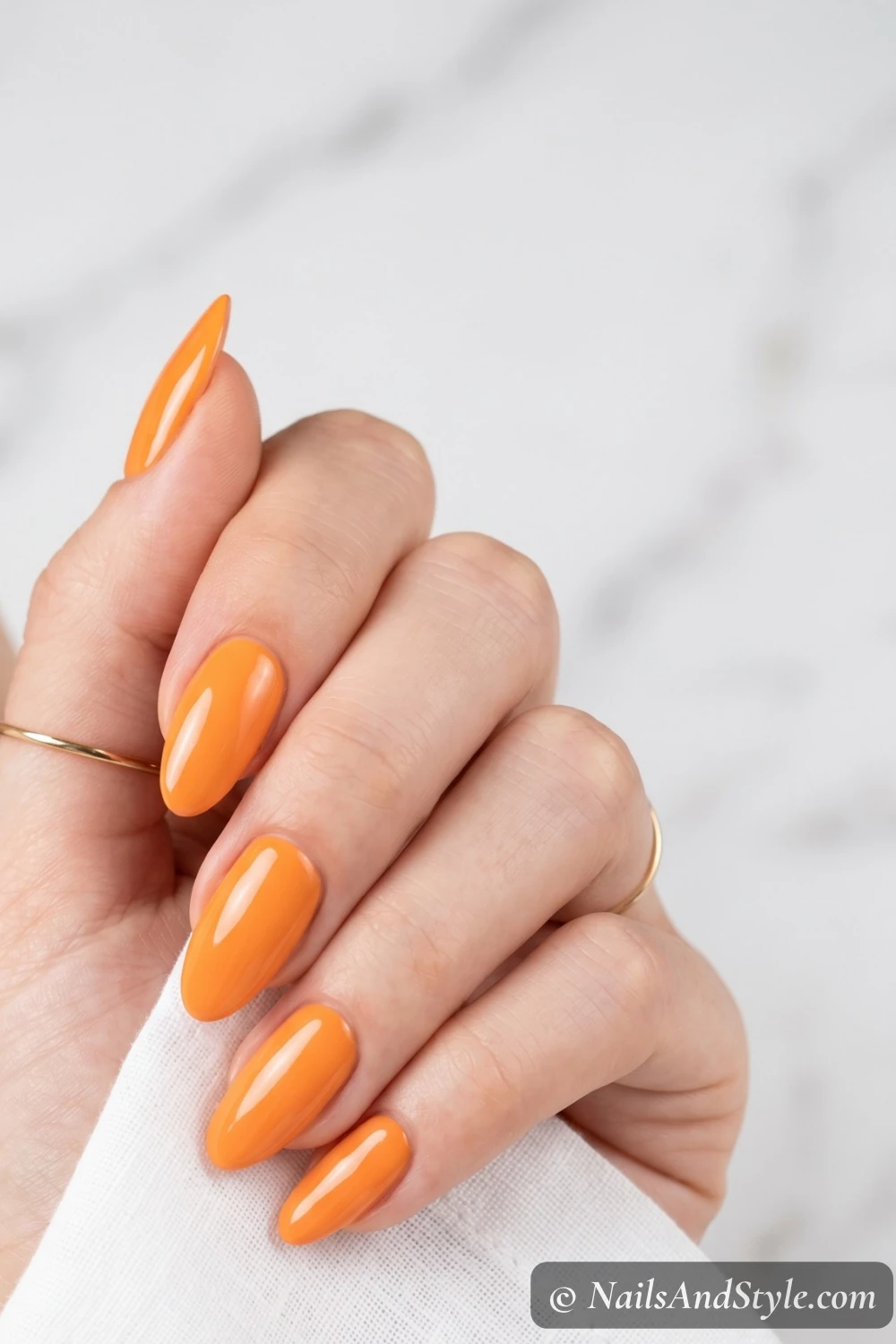 Creamy tangerine gloss nails