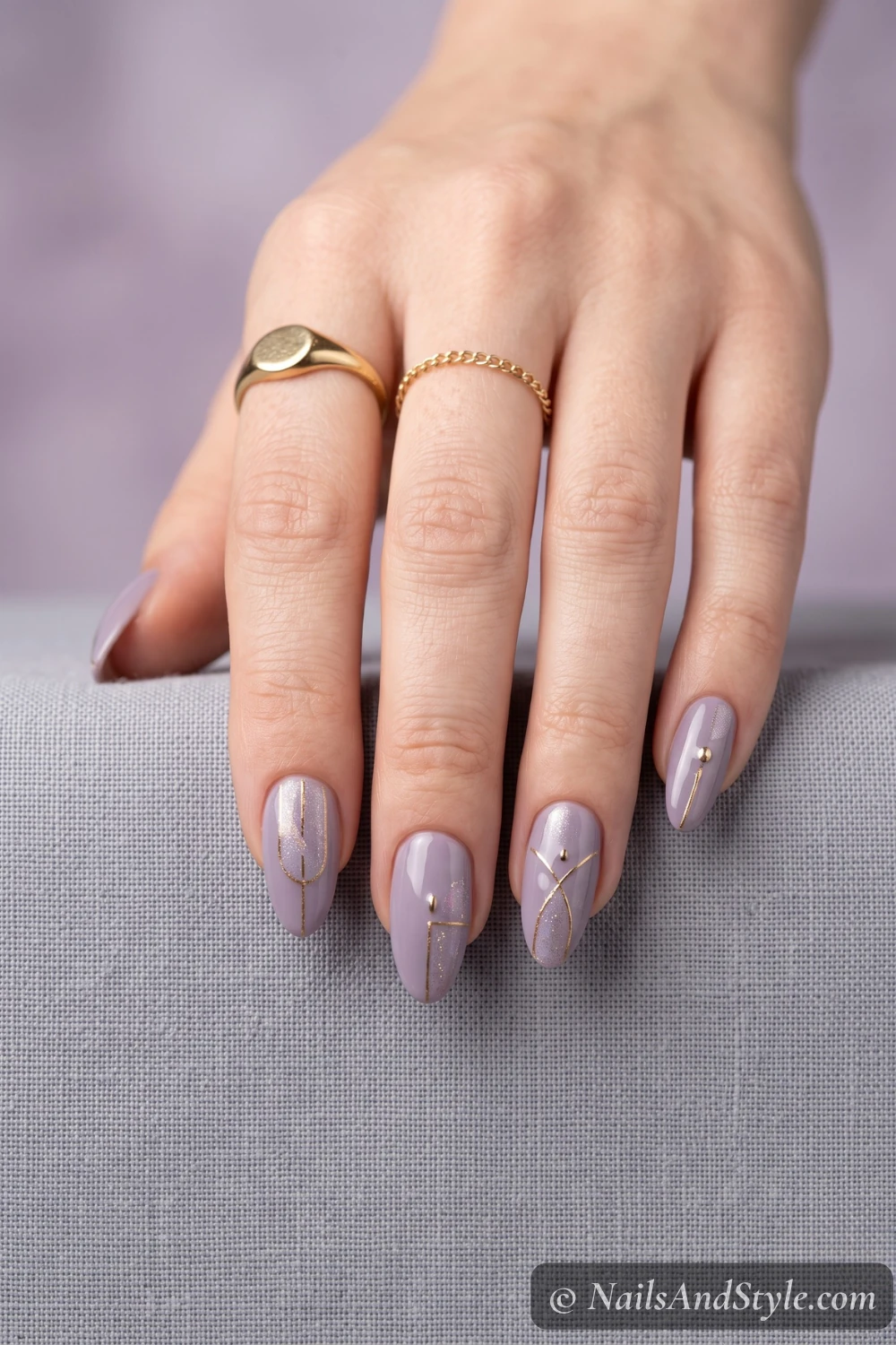 Dusty lavender nails