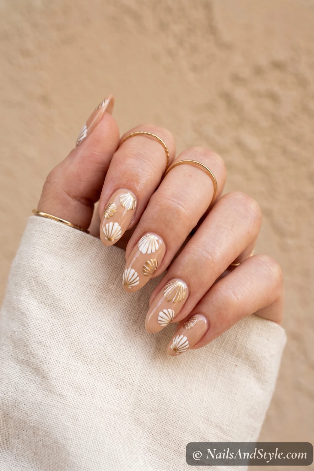Sandy nude nails with white scallop shells