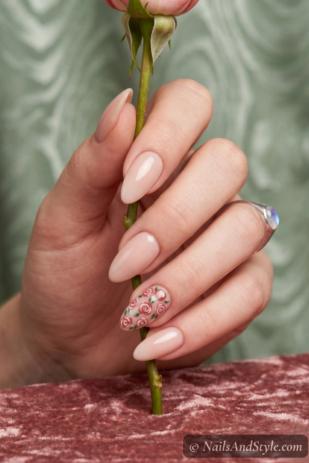 Mini rose bouquet nails