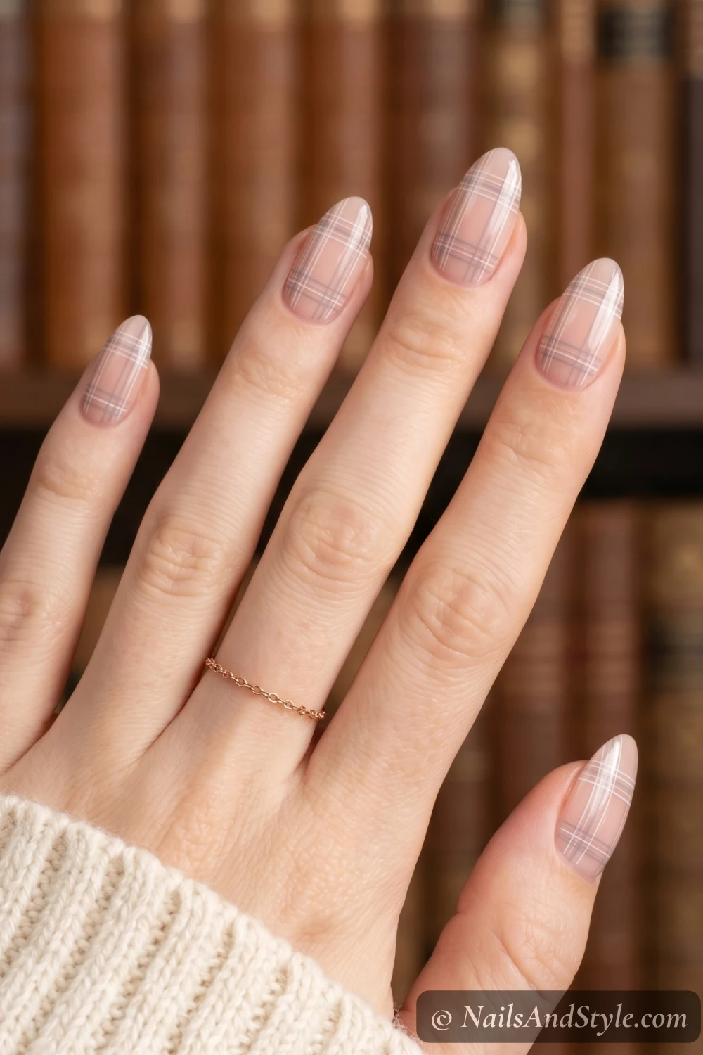 Micro plaid nails