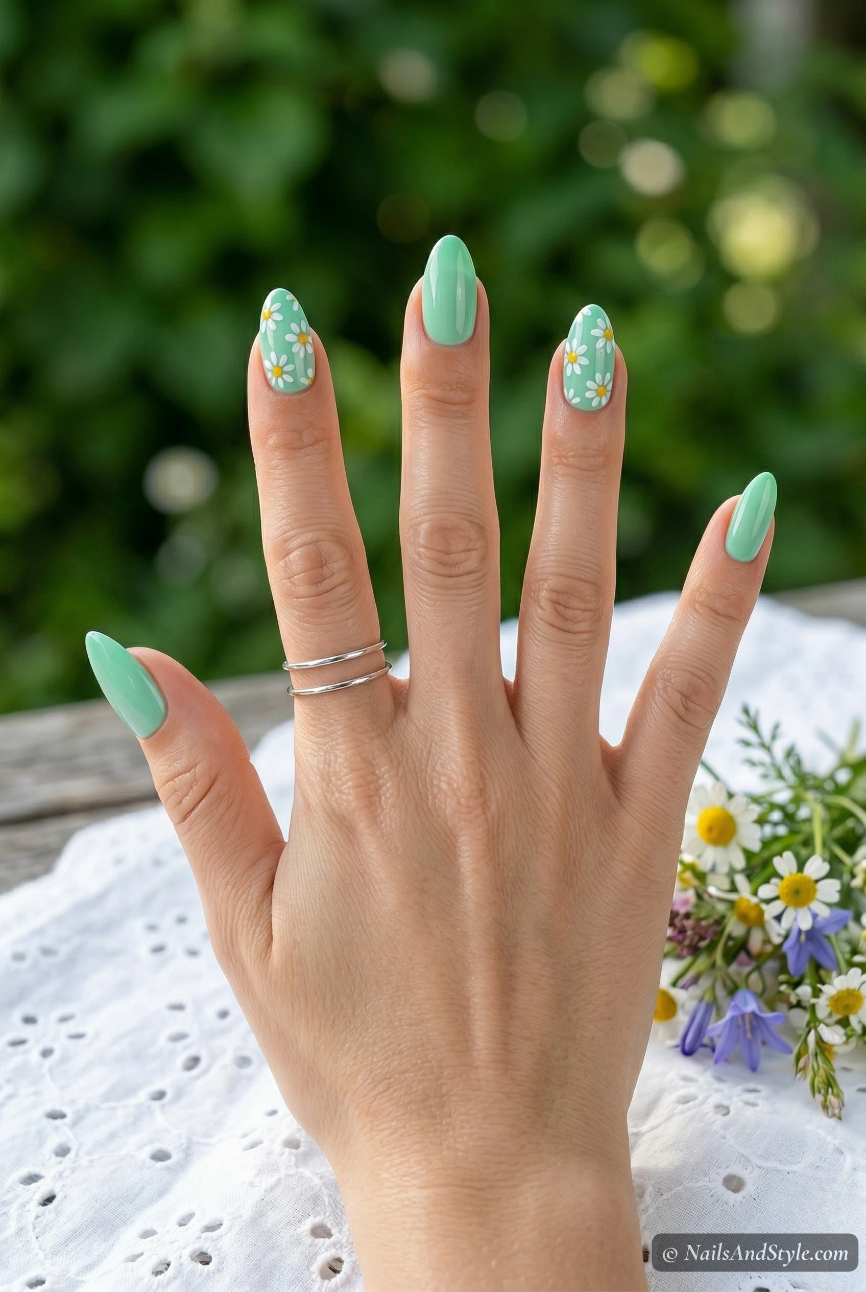 Mint green acrylic nails with daisies
