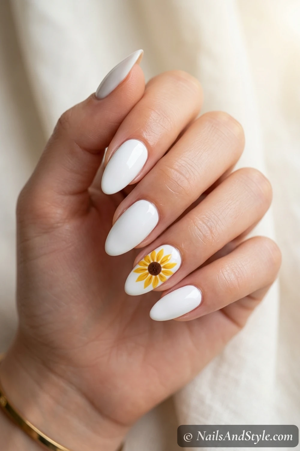 Classic sunflower accent nails