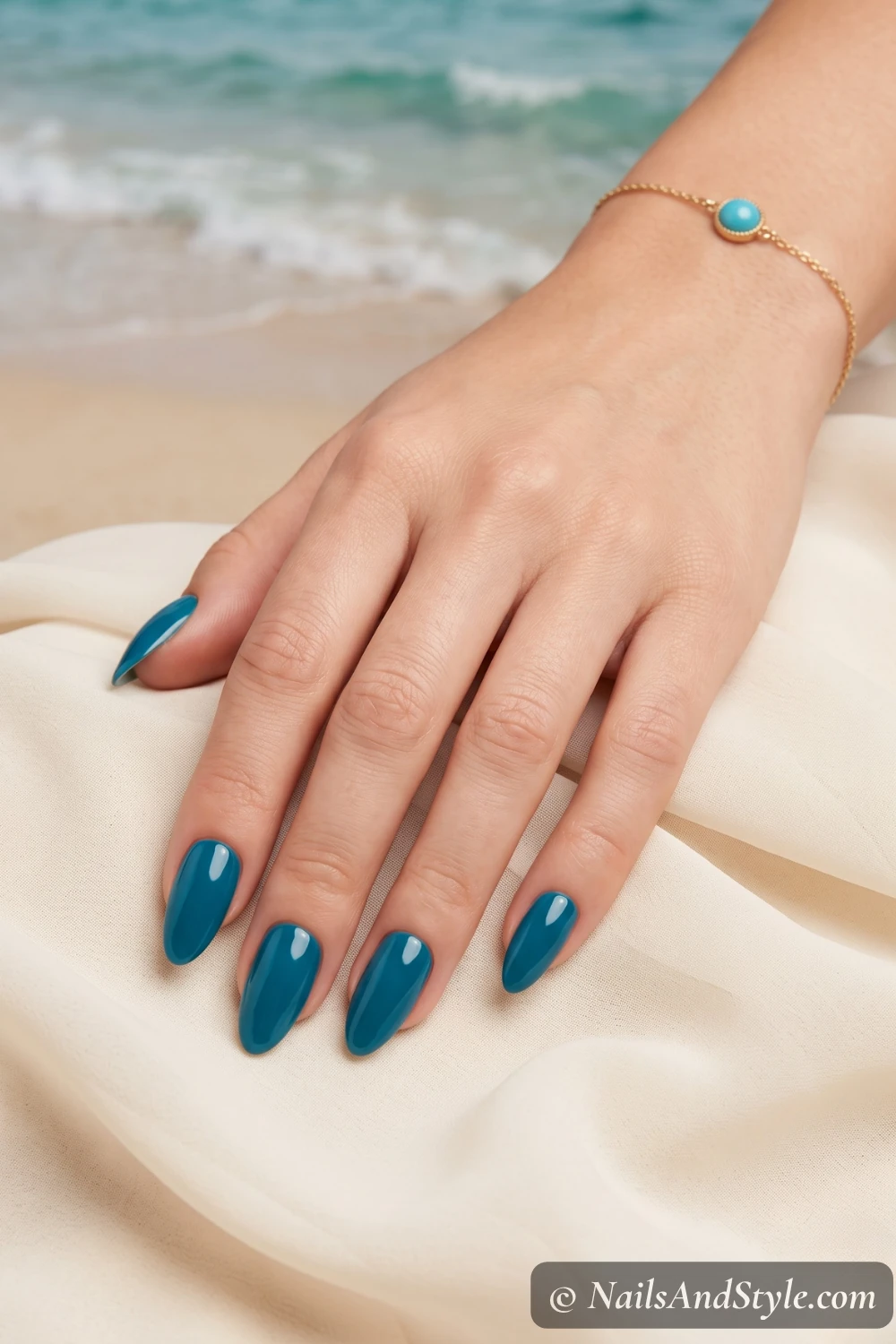 Solid glossy turquoise nails