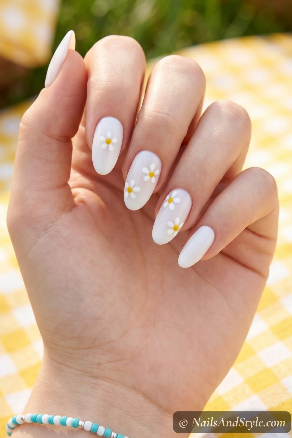 White daisy nails